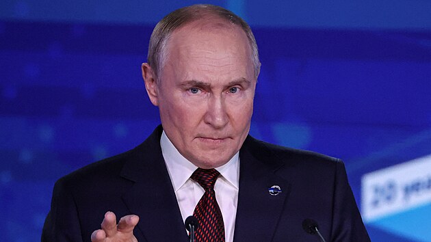 Rusk� prezident Vladimir Putin pron�� �e� v diskusn�m klubu Valdaj. (7. listopadu 2024)