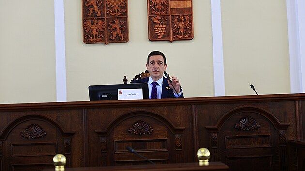 Jan Grolich (KDU-�SL) byl na ustavuj�c�m zased�n� krajsk�ho zastupitelstva potvrzen ve funkci jihomoravsk�ho hejtmana, kterou obh�jil. (4.11.2024)