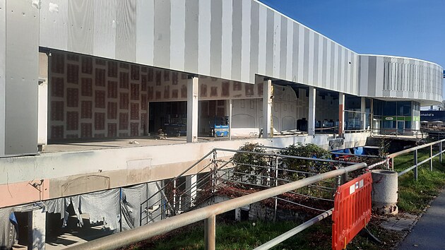 Rekonstrukce hypermarketu Albert za�ala v lednu 2023. Term�n otev�en� obchodn�ho domu se ji� jednou posunul. (5. listopadu 2024p