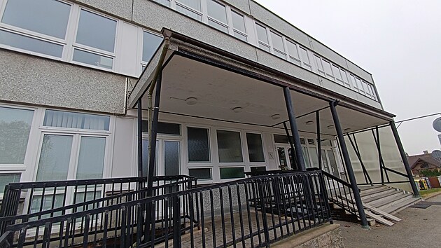 Poliklinika ve Sv�tl� nad S�zavou byla otev�ena v roce 1984, o deset let pozd�ji byla zprivatizov�na. Od t� doby jej� chod zaji��uje spole�nost Vital. Jej� majitel� nyn� tou�� po odpo�inku a pod�l ve firm� nab�zej� k prodeji.