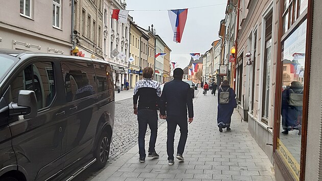 Pi hledn zvad na veejnm osvtlen dochz asto v uritch stech Jihlavy k bizarnm situacm. Opravi si zapnou sek, kter zrovna provuj, a poulin lampy tak v ulicch svt teba i cel den.