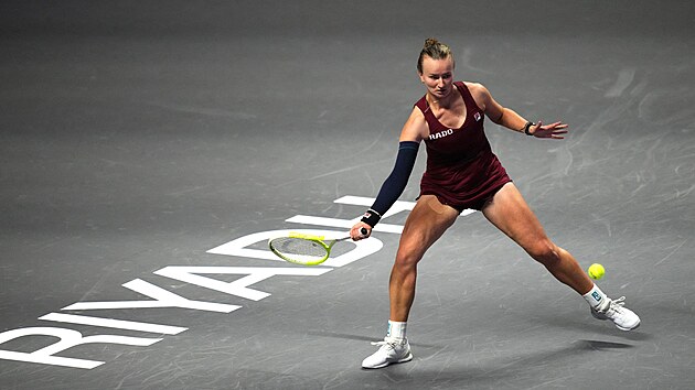 Barbora Krej��kov� ve t�et�m z�pase na Turnaji mistry�.