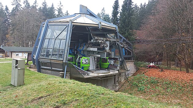 Skiarel Marinsk Lzn se pipravuje na zimn sezonu.