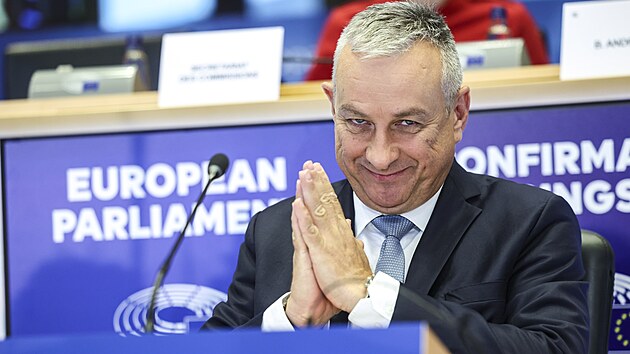 Nominovan� �esk� eurokomisa� Jozef S�kela p�i sly�en� p�ed europoslanci (6. listopadu 2024)