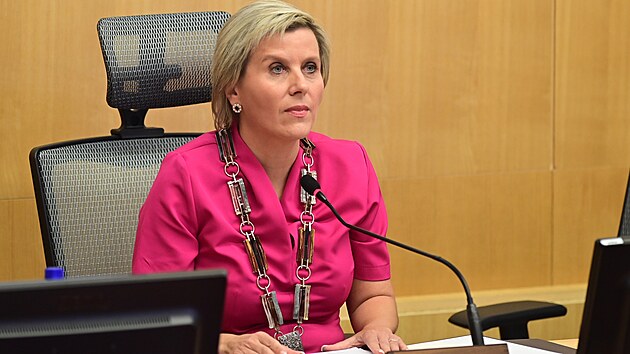 Hejtmankou Karlovarsk�ho kraje se v p�tek stala Jana Mra�kov� Vildumetzov� (ANO). Do k�esla used� u� podruh�. (1. listopadu 2024)