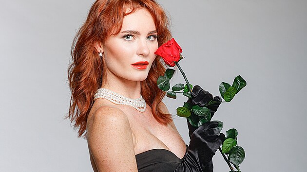 Maria �Mary� Pavlova (29): Modelka a lektorka z Prahy zt�les�uje odhodl�n� a sout�ivost. D�ky sv� otev�enosti a upov�danosti dok�e snadno navazovat kontakty a z�rove� poutat pozornost. P�i pr�ci s�d�tmi i p�i studiu herectv� ukazuje svou pe�uj�c� str�nku, schopnost pr�ce s�lidmi a extrovertn� a odv�nou povahu. M� za sebou dv� v�n� zn�mosti. Posledn� rok je single a je odhodlan� zalo�it rodinu. Mary nen� z t�ch, kdo by se spokojili s m�lem nebo polovi�at�mi �e�en�mi a za sv�m c�lem�si�jde�tvrd�.