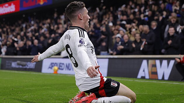 Radost Harryho Wilsona z Fulhamu po v�t�zn� tref� do s�t� Brentfordu.