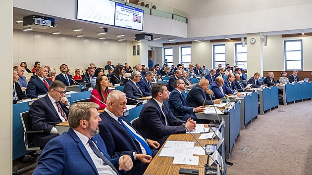 Ustavuj�c� jedn�n� kr�lov�hradeck�ch krajsk�ch zastupitel� (4. listopadu 2024)