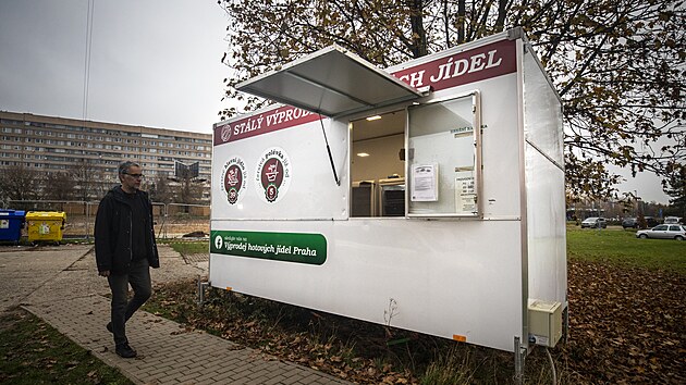 Ceny hotov�ch j�del jsou skute�n� lidov�. V�dy je v nab�dce alespo� jedna hotovka, kter� stoj� pouh�ch 55 korun. V j�deln��ku na 6. listopadu to bylo ku�ec� srbsk� rizoto. Ale i dal�� j�dla jsou za velmi rozumn� ceny. Nap��klad pra�sk� vep�ov� pe�en� s knedl�kem za 69 K�. Nejdra��� byla novinka pe�en� kr�l�k na �esneku se zel�m a knedl�kem za 85 K�. (6. listopadu 2024)