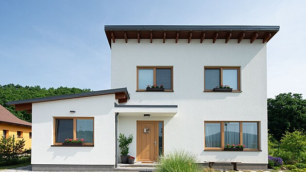 D�ev�n� d�m stoj� na kopci a jeho majitel� tak maj� Brdy jako na dlani.