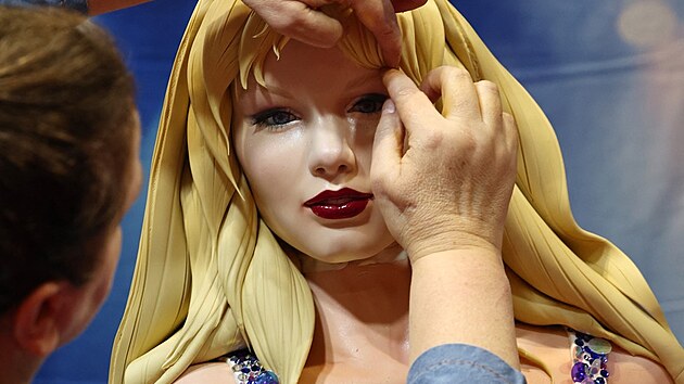 Cukrářka Elza Baldzhiyska a zpěvačka Taylor Swift jako dort v životní velikosti (1. listopadu 2024)