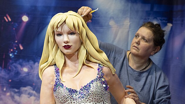 Cukrářka Elza Baldzhiyska a zpěvačka Taylor Swift jako dort v životní velikosti (1. listopadu 2024)