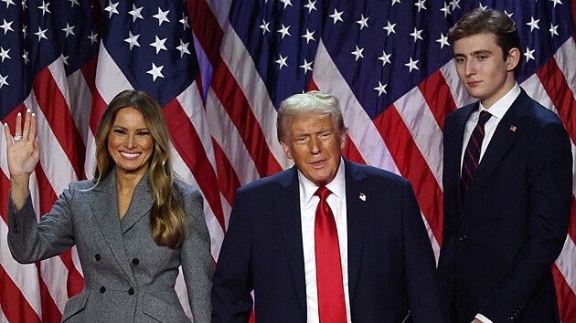 Melania Trumpov, Donald Trump a Barron Trump ve West Palm Beach (6. listopadu...