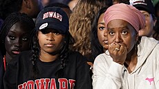 Píznivci Kamaly Harrisové sledovali sítání v areálu Howard University ve...
