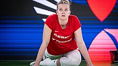 Julia Reisingerová se rozcvi�uje p�ed zápasem s Itálií.