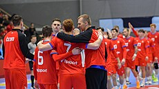 Dominik Skopár (6), Tomá� Piroch a Tomá� Mrkva slaví po vyhraném zápase s...