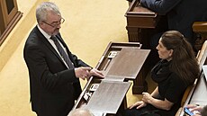 Pokra�uje mimo�ádná sch�ze Sn�movny k záv�re�nému schvalování vládní d�chodové...