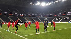 Slávisté uprosted tréninkového baga ped utkáním s Frankfurtem.