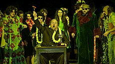 Nicky Spence (Mat�j Brou�ek) v brn�nské inscenaci Janá�kovy opery Výlety pán�...