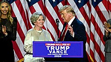 Susie Wilesová a Donald Trump krátce po jeho proslovu na Florid�, kde se...