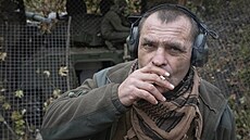 Jednapadesátiletý Volodymyr nedaleko fronty v Charkovské oblasti (7. listopadu...