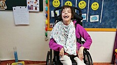 Kv�li d�tské mozkové obrn� je Adélka upoutaná na vozík a vy�aduje celodenní...