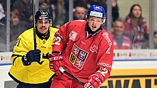 Jáchym Kondelík se sna�í ujet Emilu Petterssonovi.
