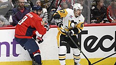 Kapitáni Alexandr Ove�kin z Washingtonu (8) a Sidney Crosby z Pittsburghu (87)...