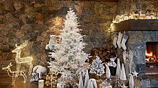 Umlá vánoní jedle de luxe v severském bílém stylu. Má 750 integrovaných diod...