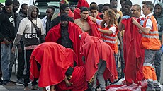 Pi snaze se dostat z Afriky na Kanárské ostrovy zemelo podle svdk 48 lidí....