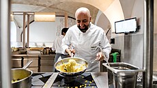 Sympaák Riccardo Lucque vás zavede do srdce Itálie. Praze pinesl opakovan...