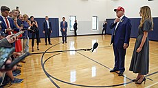 Donald Trump odevzdal odvolil v amerických prezidentských volbách. Odevzdal...