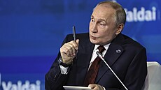 Ruský prezident Vladimir Putin pronáí e v diskusním klubu Valdaj. (7....