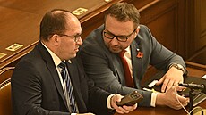 Ministr práce a sociálních v�cí Marian Jure�ka a ministr zem�d�lství Marek...