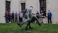 Zájemci akce si mohli vyzkou�et ve spolupráci s profesionály boj holýma rukama....