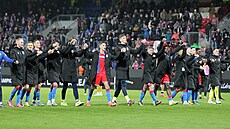 Plzetí fotbalisté kynou fanoukm po vítzství v Evropské lize nad Realem...