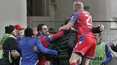 Plzetí fotbalisté se radují po vítzství v Evropské lize nad Realem Sociedad...