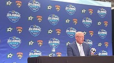 Zástupce komisae NHL Bill Daly.