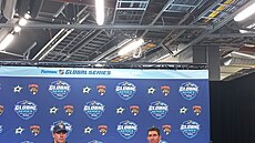 Niko Mikkola a Tomá Nosek na tiskové konferenci Floridy.