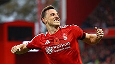 Úto�ník Nottinghamu Chris Wood se raduje ze vst�eleného gólu West Hamu.