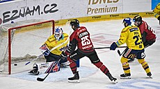 Miikka Salomäki ze Sparty st�ílí gól �eským Bud�jovicím.