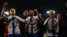 Fotbalisté Ostravy se radují z vítzství v utkání se Spartou.