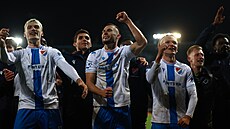 Fotbalisté Ostravy se radují z vít�zství v utkání se Spartou.