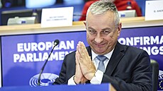 Nominovaný �eský eurokomisa� Jozef Síkela p�i sly�ení p�ed europoslanci (6....