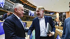 Nominovaný �eský eurokomisa� Jozef Síkela p�ed sly�ení p�ed europoslanci. Na...