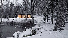 V zim psobí dm u jezera jako ostrov bezpeí a  tepla.