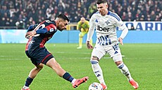 Stefano Sabelli (vlevo) z Janova v souboji s Albertem Morenou z Coma.