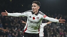 Harry Wilson z Fulhamu se raduje z gólu v zápase s Brentfordem.