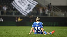 Zklamaný Vasil Kuej po poráce Mladé Boleslavi s Guimaraesem.