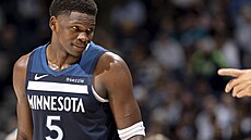 Anthony Edwards z Minnesota TImberwolves se sna�í naslouchat.